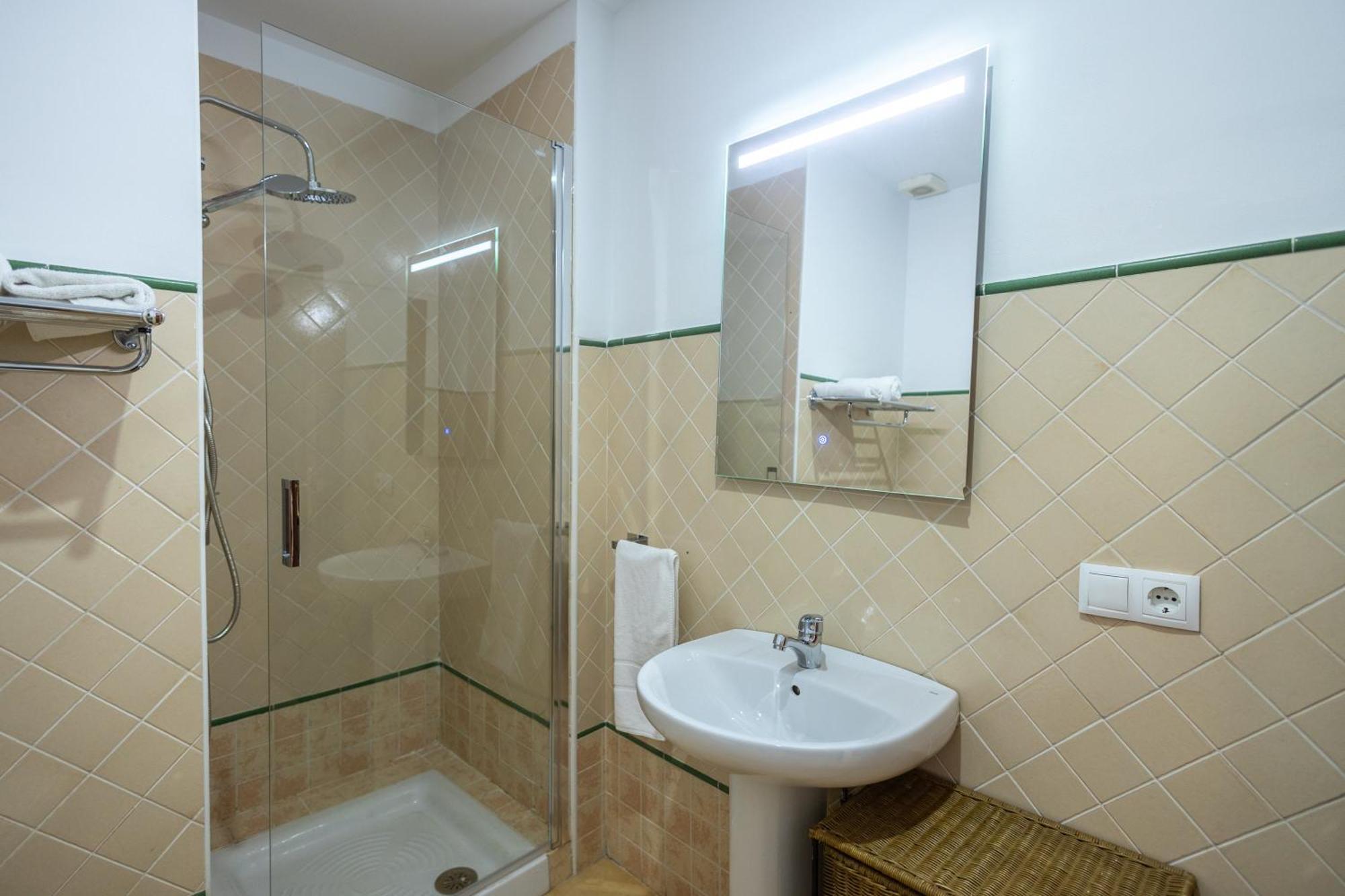 Grande Apartamento Familiar Seville Exterior photo